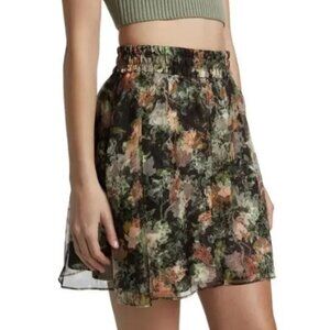 NWOT Alice + Olivia Dionne Mini skirt in Romance Black Size 8